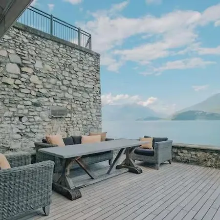 Beautiful Overlooking Vila